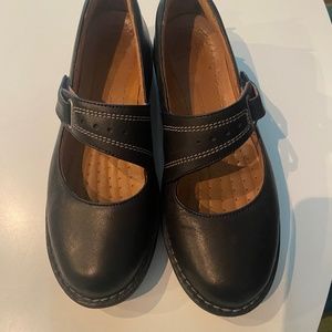 NEW PRICE!  CLARKS: WOMENS MARY JANE-STYLE SHOES